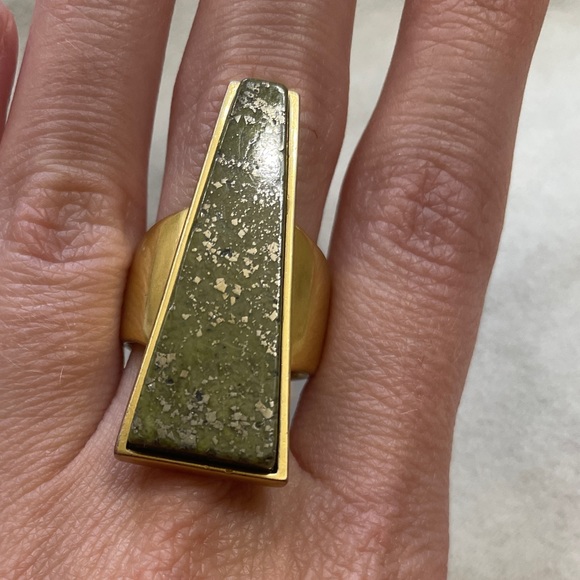 Brand new Kendra Scott ring - Picture 1 of 3